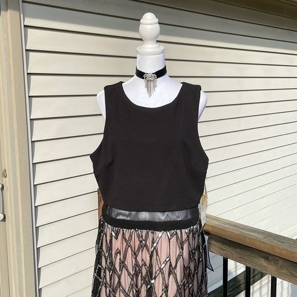 Beautiful Say Yes To The Prom Dress by Macys - Picture 4 of 17